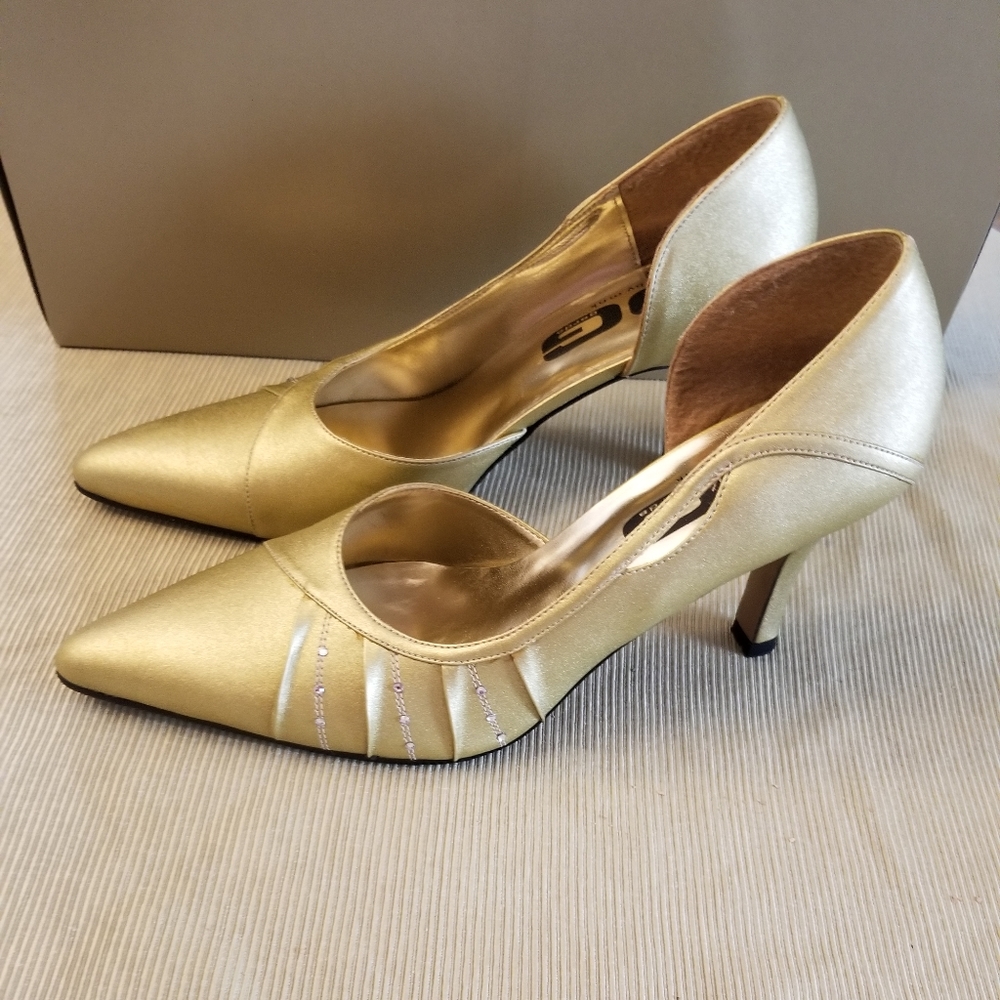 Gold shoes - NWOT